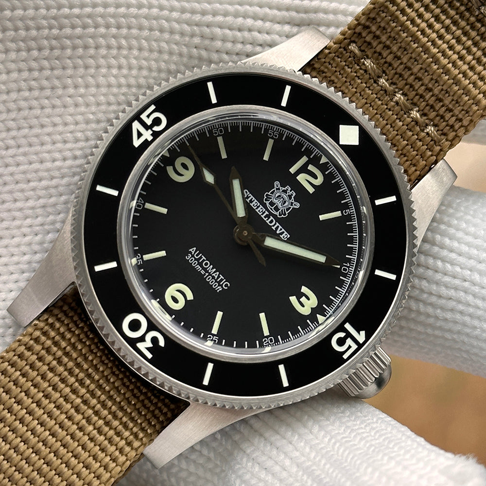 STEELDIVE SD1952 dive watch — variant 52YN-KN stock photo