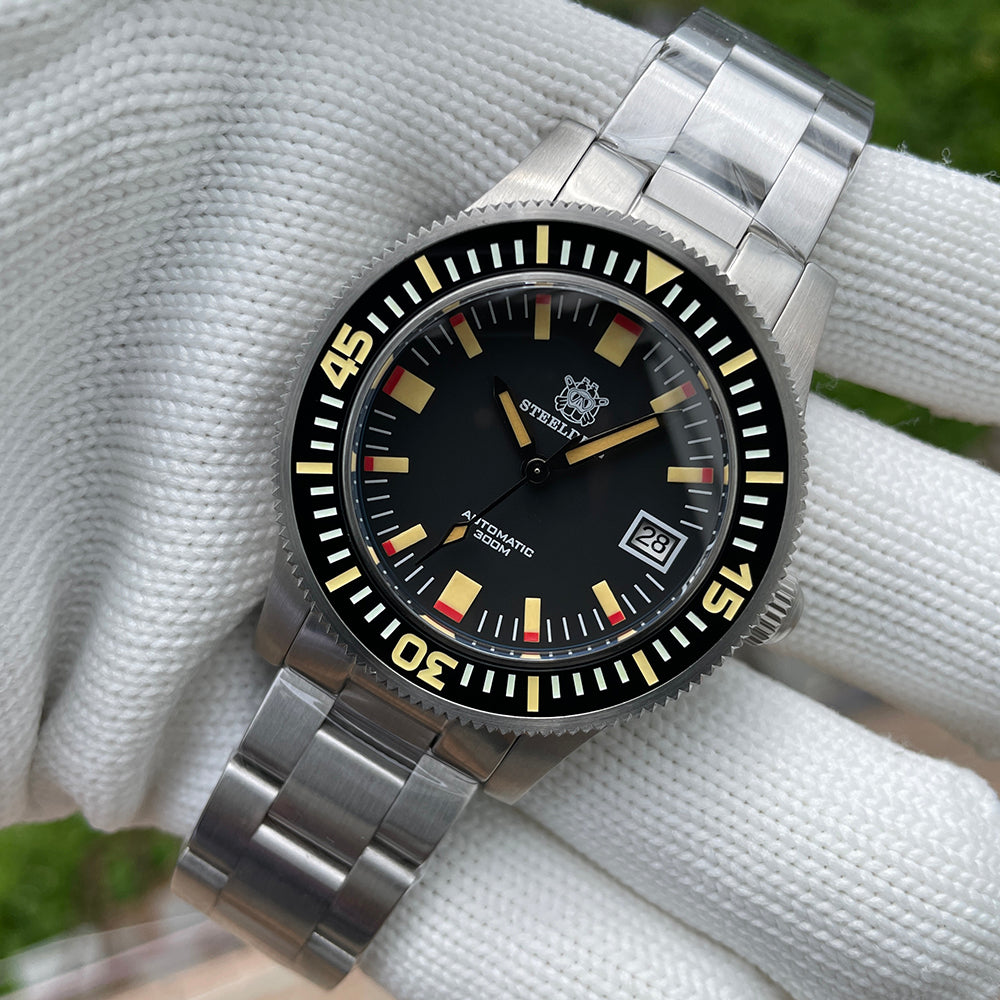Steeldive SD1952T 300M angled macro of black 60-click bezel, yellow markers and steel bracelet