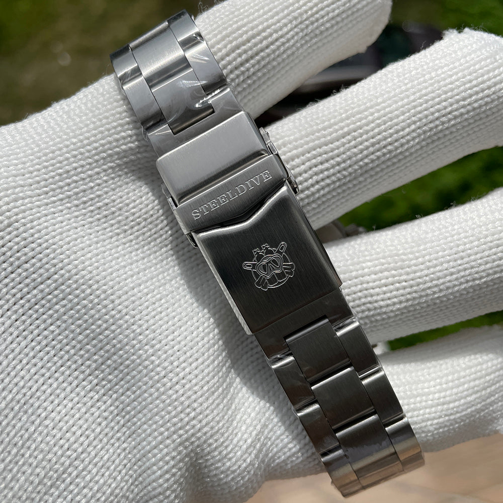 Steeldive SD1952T stainless steel bracelet with signed flip-lock clasp and diver logo engraving