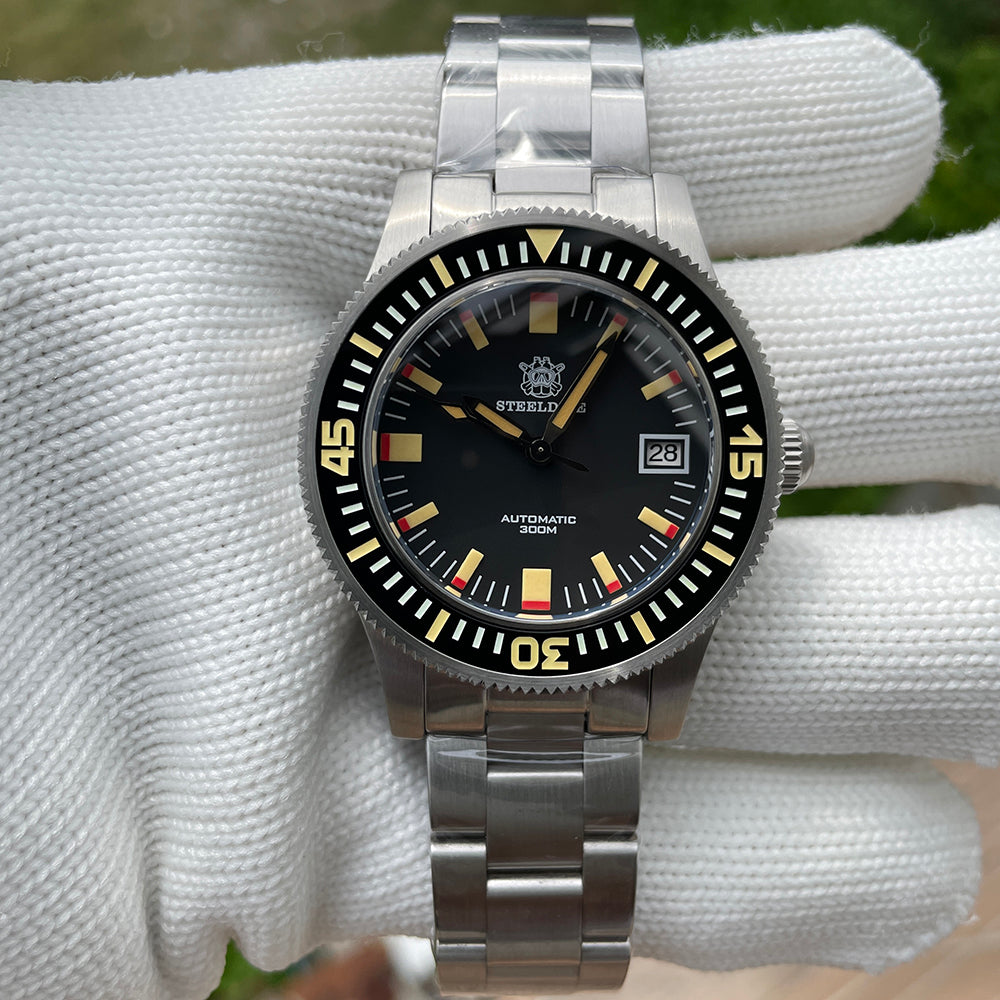 Steeldive SD1952T 300m automatic on wrist with steel bracelet, vintage cream lume dial
