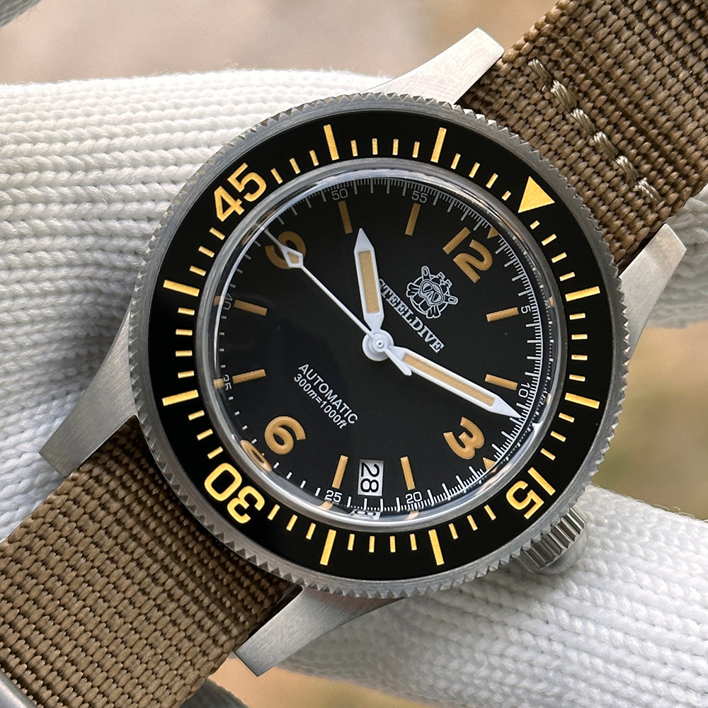 STEELDIVE SD1952V dive watch — variant 52V-Y-KN stock photo