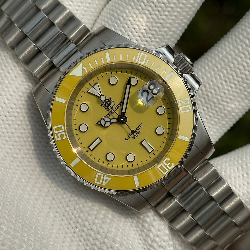 STEELDIVE SD1953C dive watch — variant 53C-YL-YS stock photo
