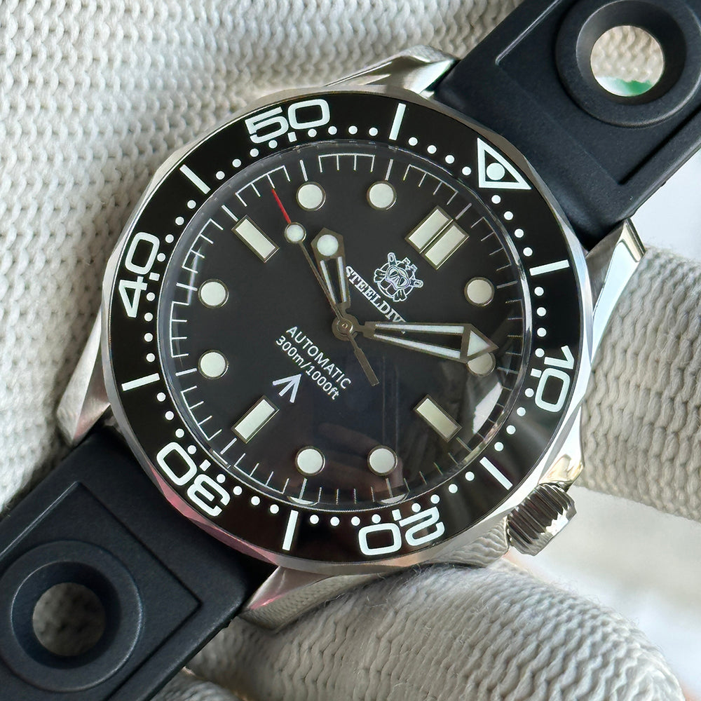 STEELDIVE SD1957L black dial on a black rally-style rubber strap, dial marked Automatic 300m/1000ft