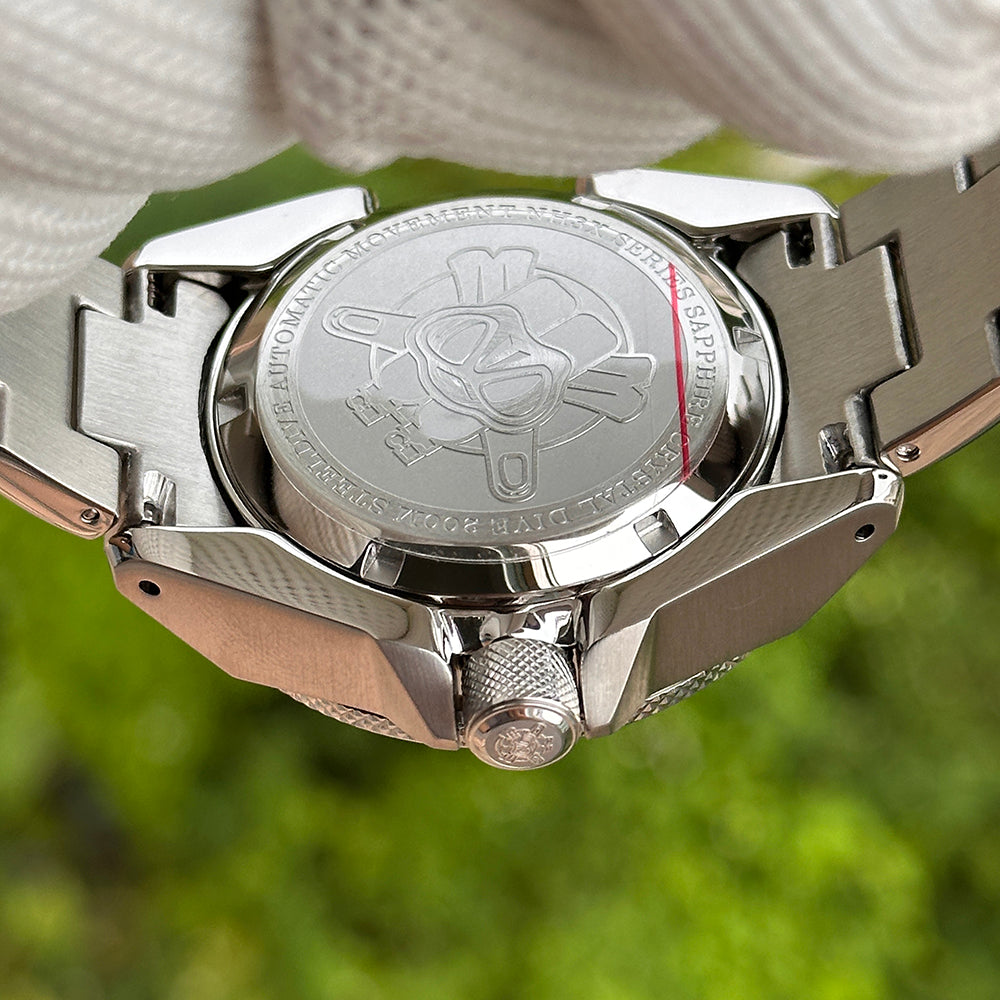 Steeldive SD1961 caseback with turtle emblem showing NH36 automatic 200m and bracelet end-links