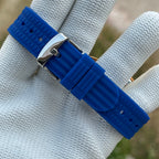 Steeldive SD1962S blue waffle-pattern silicone strap with polished buckle, strap detail