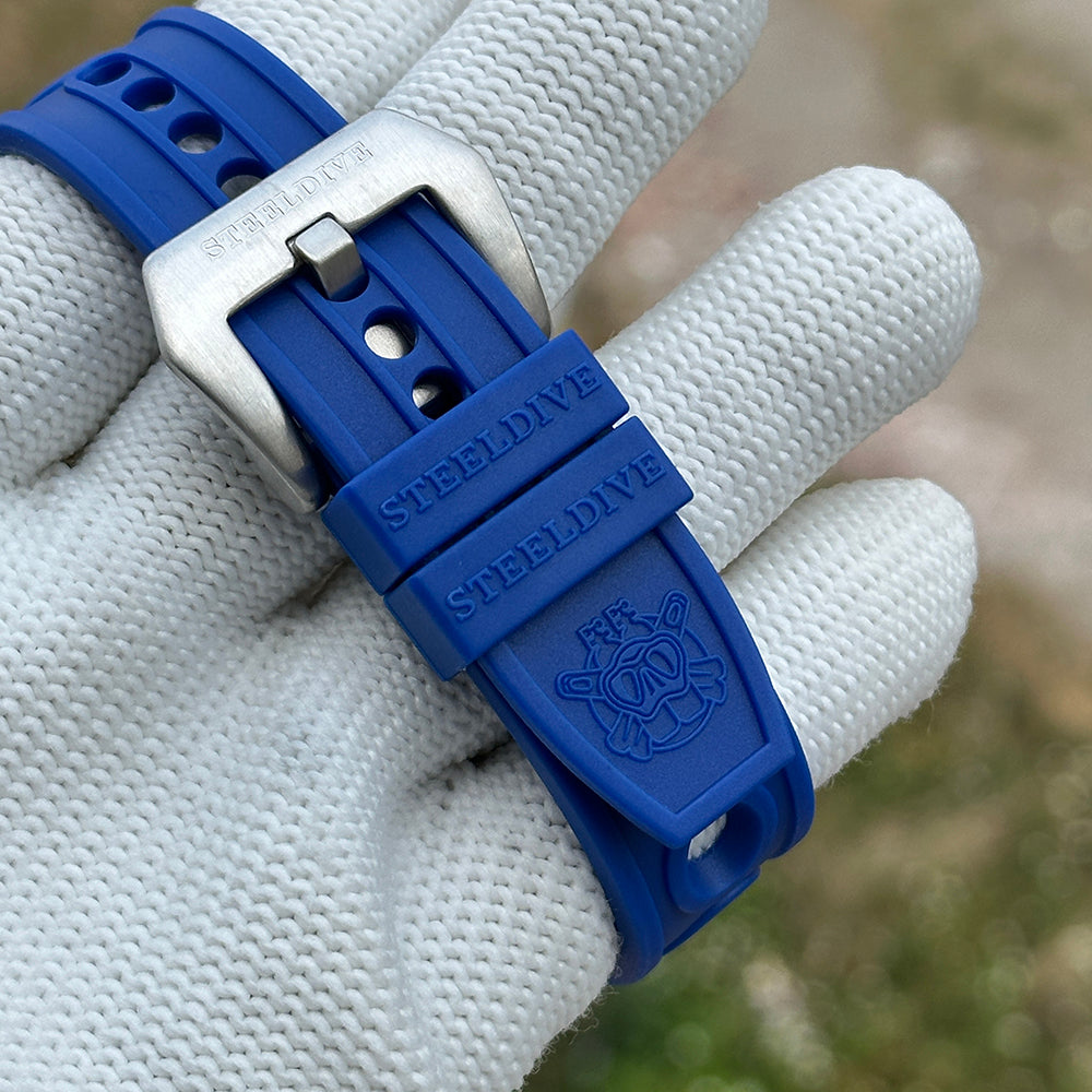 Steeldive SD1962S blue rubber strap with brushed signed buckle and Steeldive-engraved keeper, clasp detail