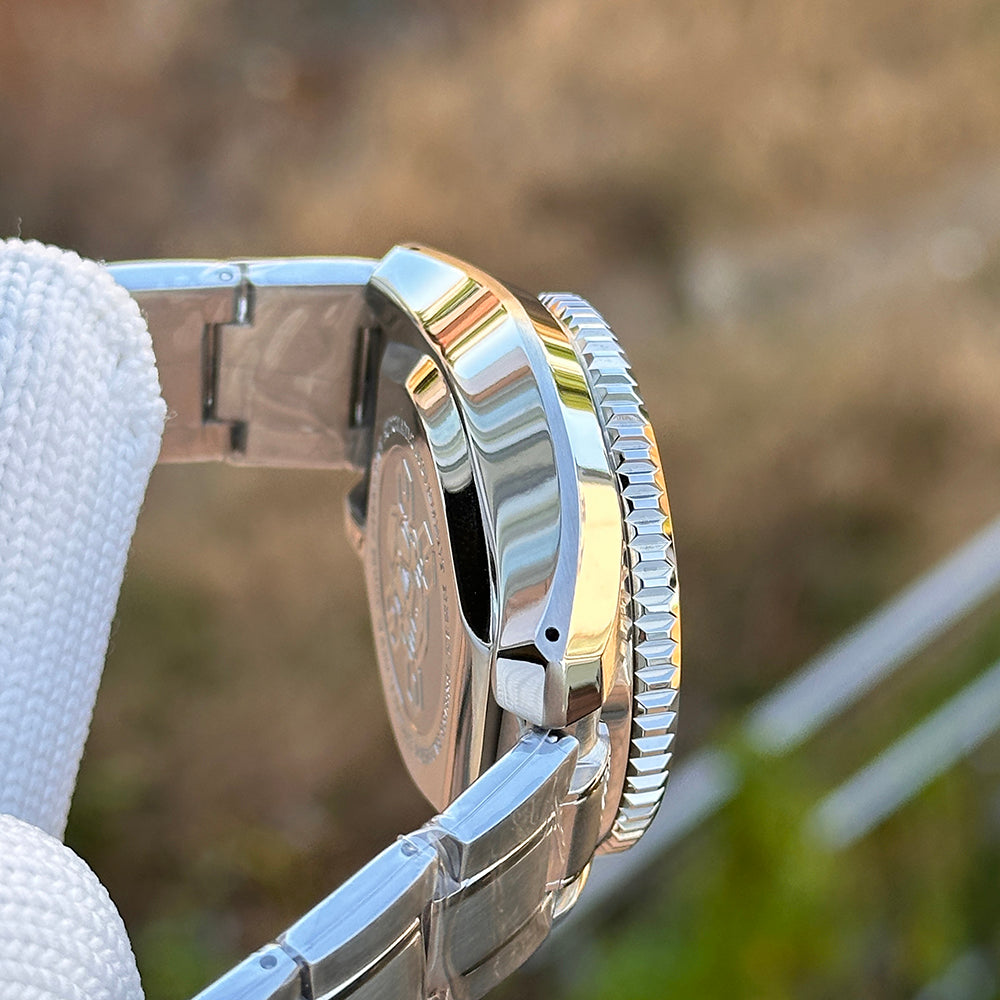 Steeldive SD1968 dive watch coin-edge bezel and polished case macro detail