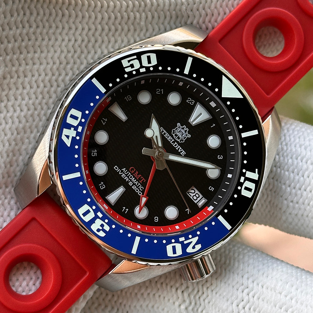 STEELDIVE SD1971GMT dive watch — variant 71GMT-HR-HL-RR stock photo