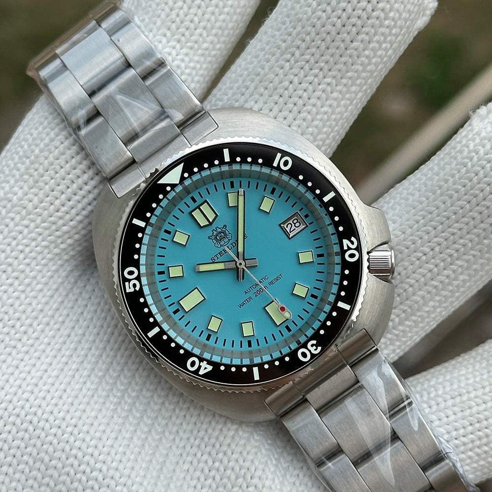 STEELDIVE SD1974 dive watch — variant 74QL-V3GD stock photo