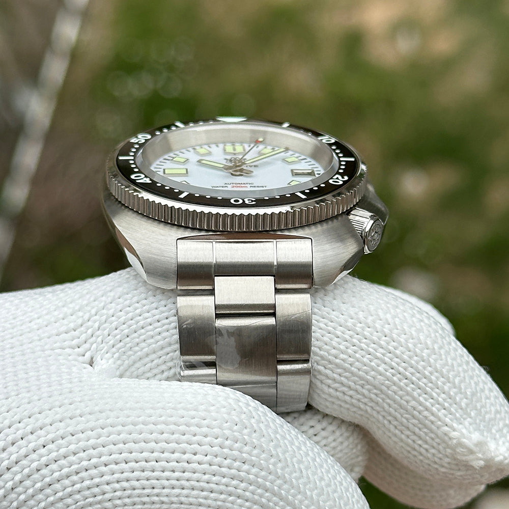 Steeldive SD1974 sapphire white dial dive watch side profile showing case thickness and crown