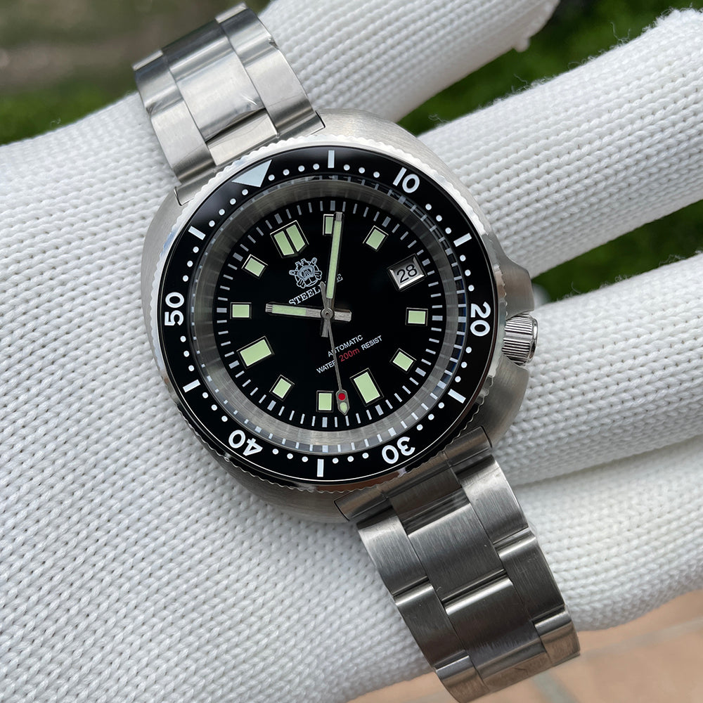 STEELDIVE SD1974L dive watch — variant 74L-HH-V3GD stock photo