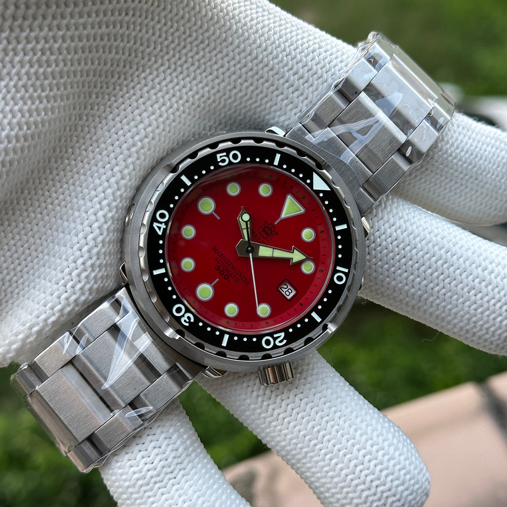 Steeldive SD1975 red sunray dial on oyster bracelet, angled outdoor shot on white glove