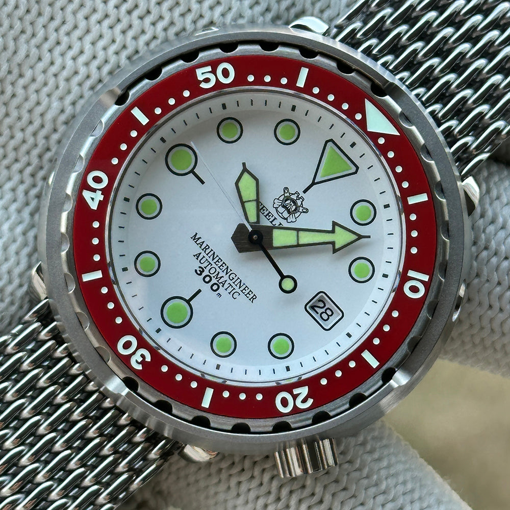 STEELDIVE SD1975N white dial with red bezel on a steel mesh bracelet