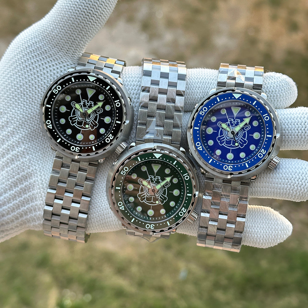 Steeldive SD1975P tuna trio on oyster bracelets comparing black, green and blue dial colors