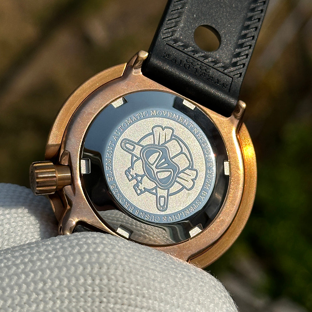 Steeldive SD1975S V1 caseback engraving showing NH35 automatic 300m bronze element diver mark