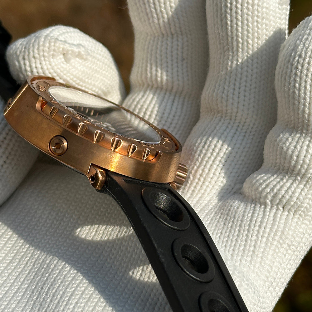 Steeldive SD1975S V1 bronze diver bezel edge detail with coin-edge grip and shroud teeth