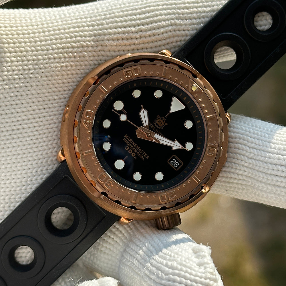Steeldive SD1975S V1 bronze tuna 300m diver black dial straight front macro with rubber strap