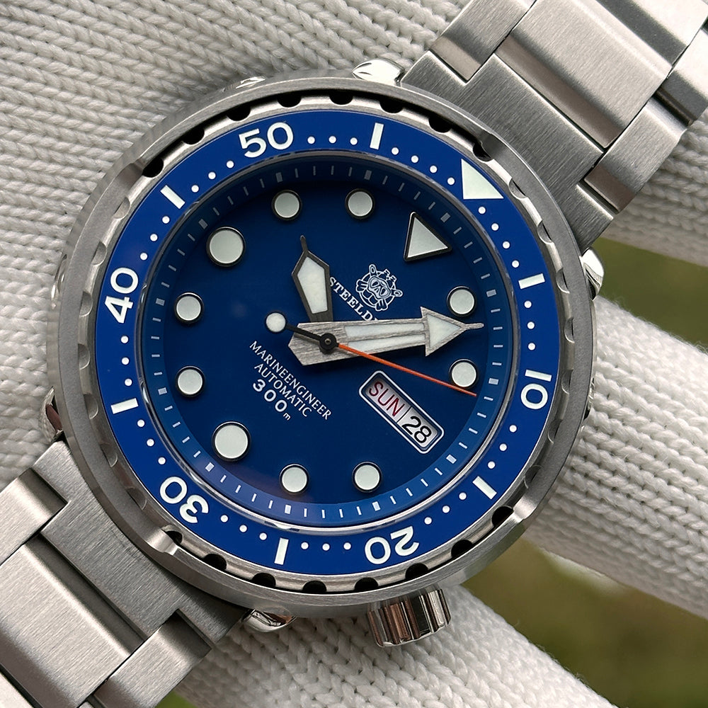 STEELDIVE SD1975W dive watch — variant 75W-BL-03L stock photo