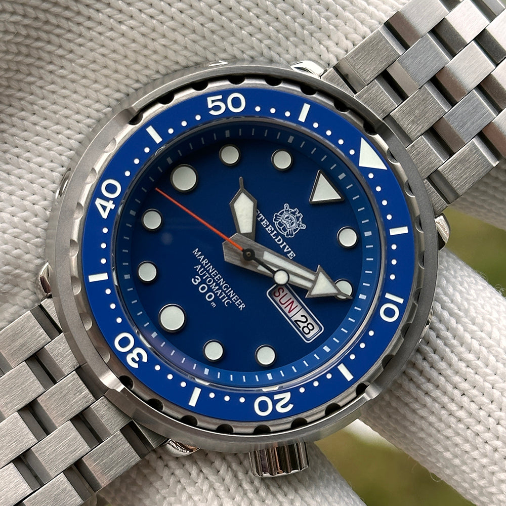 STEELDIVE SD1975W dive watch — variant 75W-BL-05L stock photo