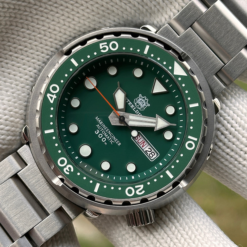 STEELDIVE SD1975W dive watch — variant 75W-GR-03L stock photo