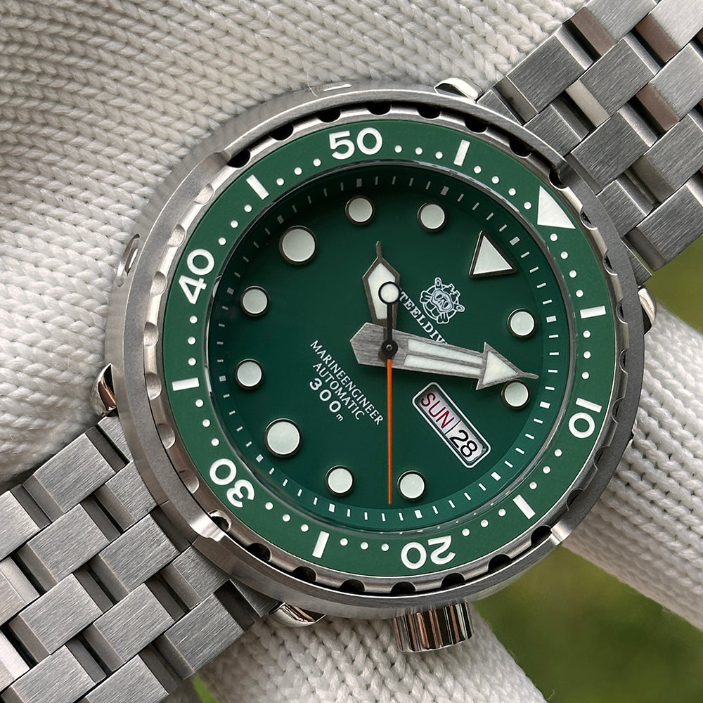 STEELDIVE SD1975W dive watch — variant 75W-GR-05L stock photo