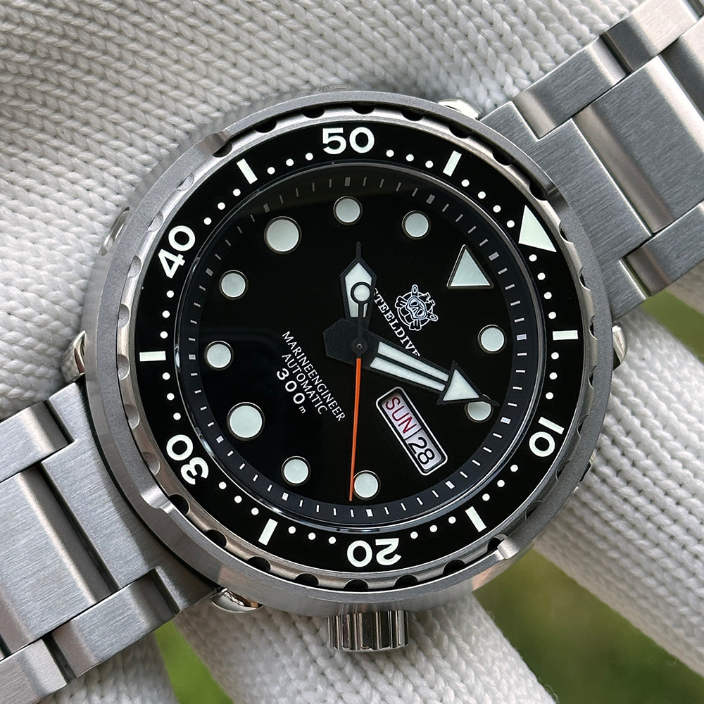 STEELDIVE SD1975W dive watch — variant 75W-HH-03L stock photo