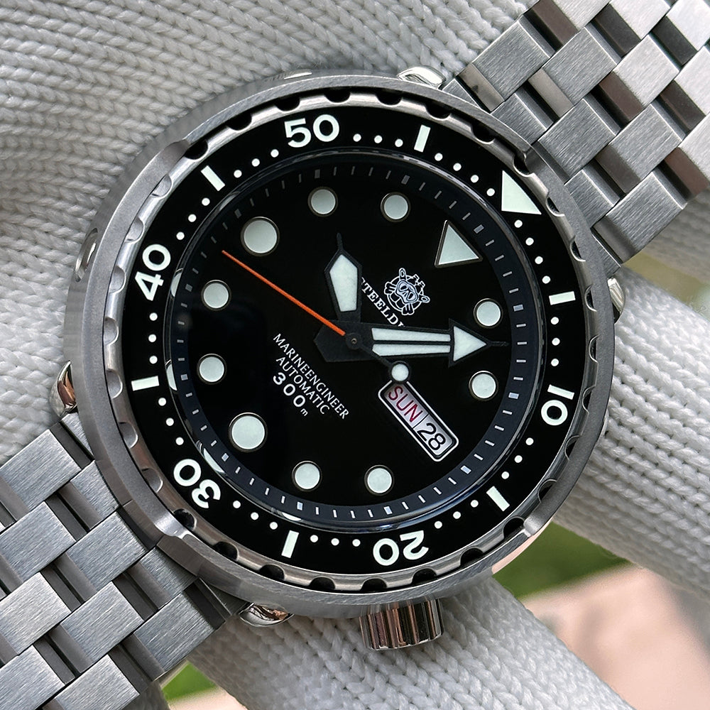 STEELDIVE SD1975W dive watch — variant 75W-HH-05L stock photo