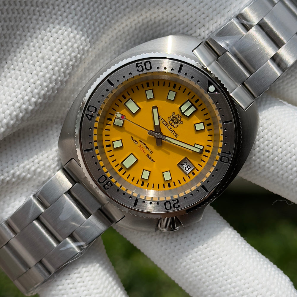 STEELDIVE SD1981 dive watch — variant 81YL-SS stock photo