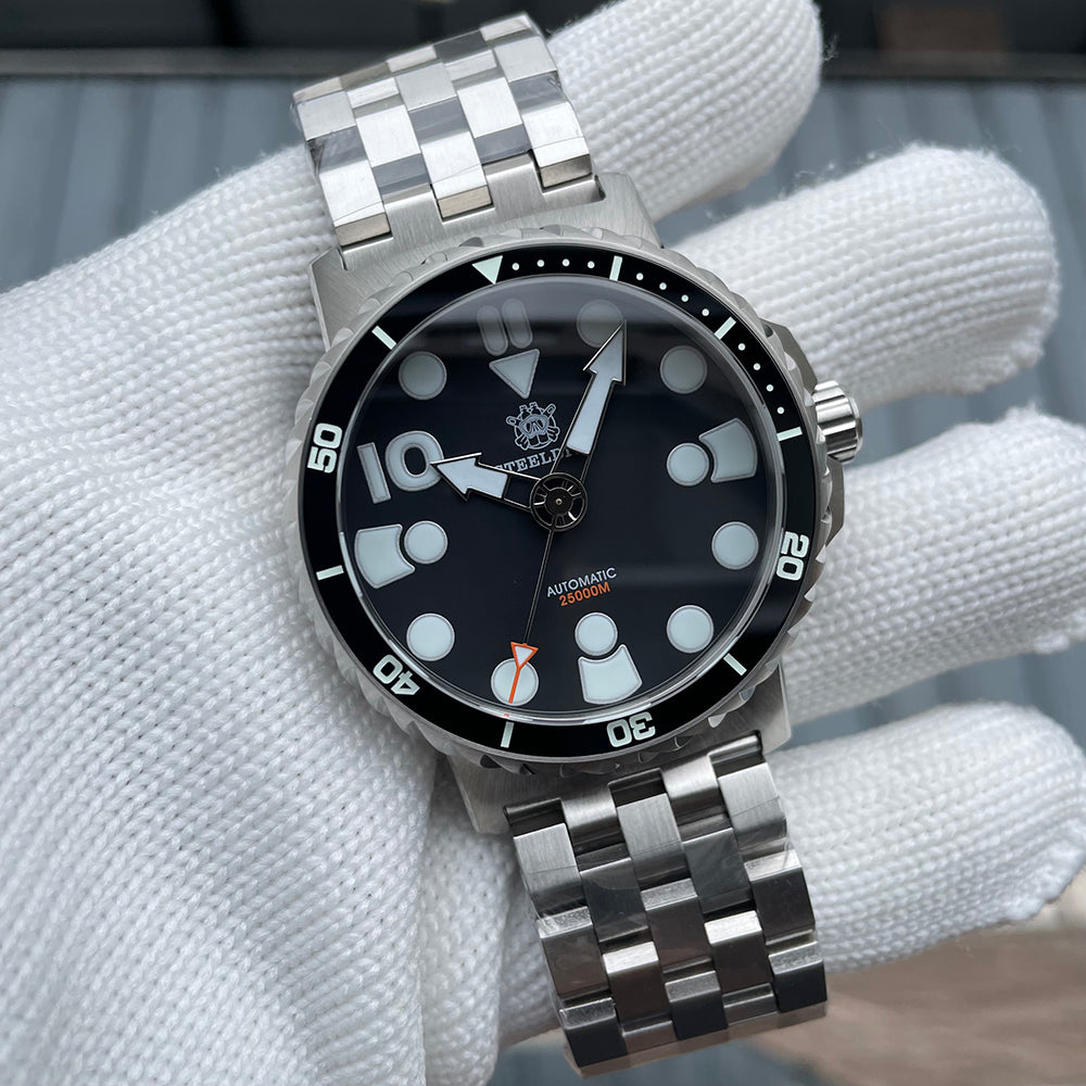 STEELDIVE SD1982 dive watch — variant 82HH-05L stock photo