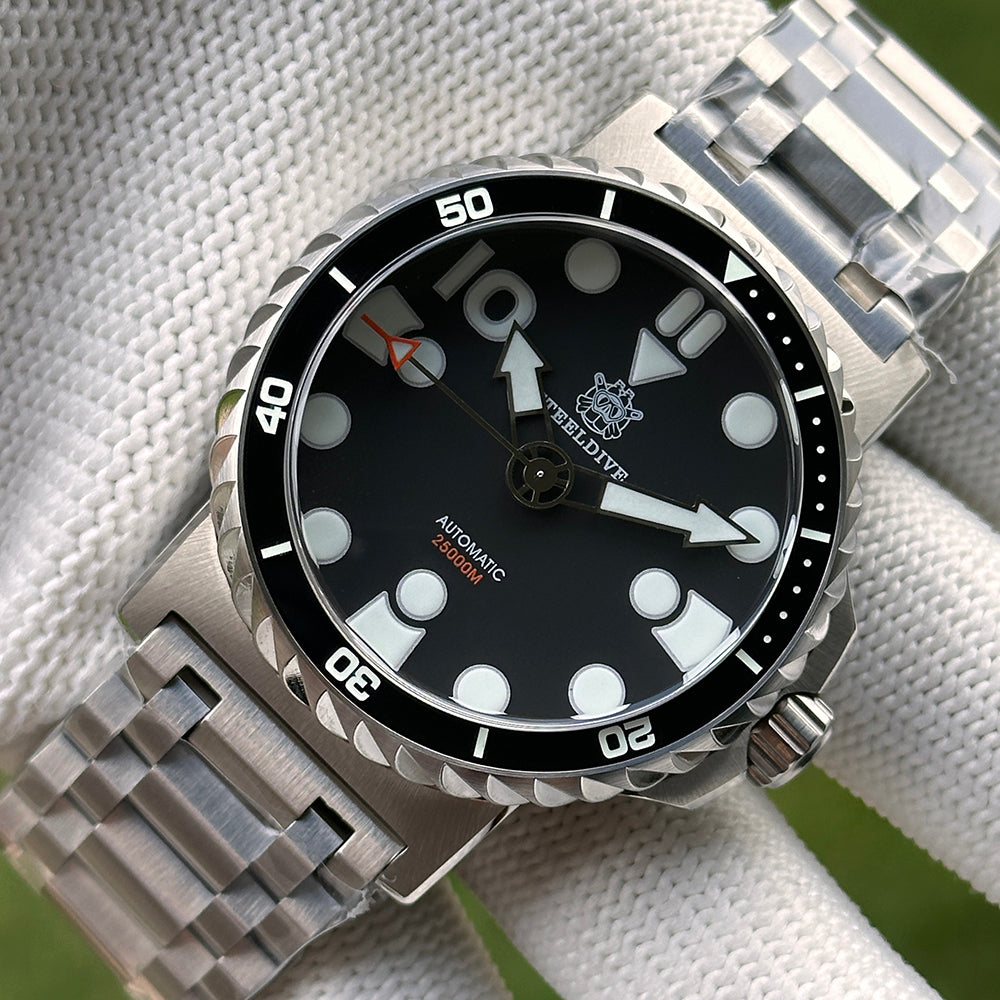 STEELDIVE SD1982 dive watch — variant 82HH-TK05L stock photo