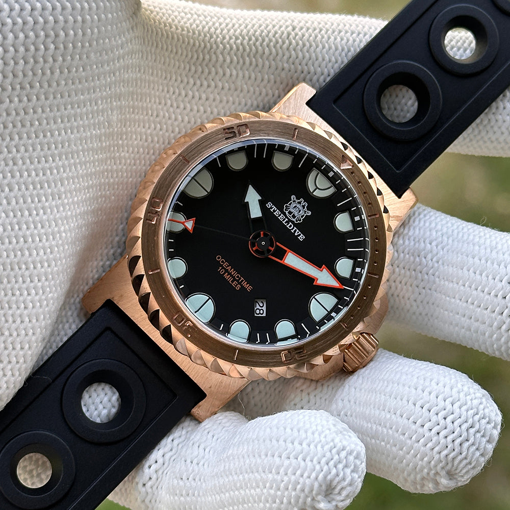 Steeldive SD1982S bronze case dial macro showing applied lume markers, arrow hands and date window