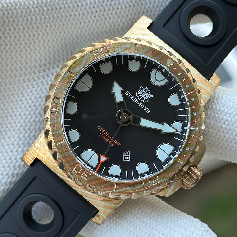 STEELDIVE SD1982Z dive watch — variant 82Z-HR stock photo