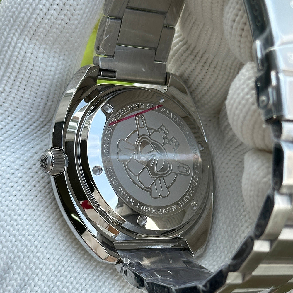 Steeldive SD1983 dive watch caseback engraved with brand turtle logo and 1000m NH35 specs