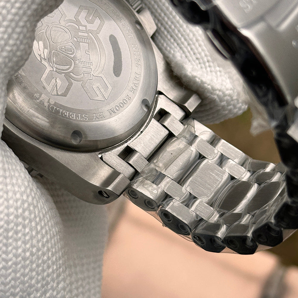 Steeldive SD1987 bracelet screw bar attachment shown with engraved diver turtle caseback NH35 2000M