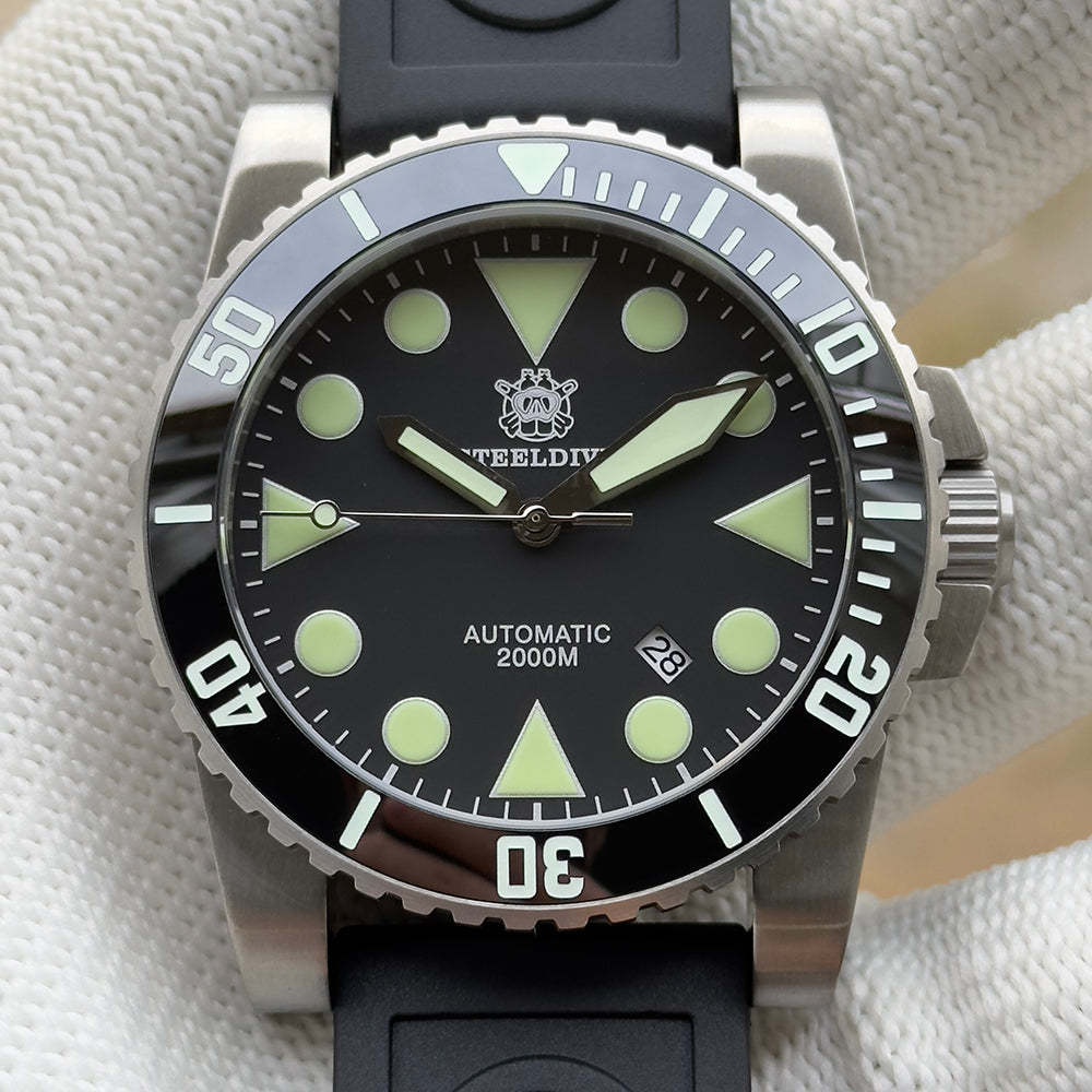 Steeldive SD1987 dive watch black dial C3 lume on black rubber strap, front close-up