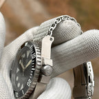 Steeldive SD1987 dive watch signed screw-down crown and mesh bracelet, side detail