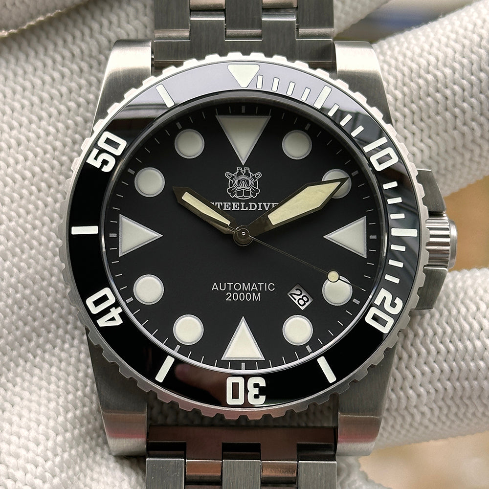 Steeldive SD1987 black dial close-up on stainless steel jubilee bracelet, BGW9 hands