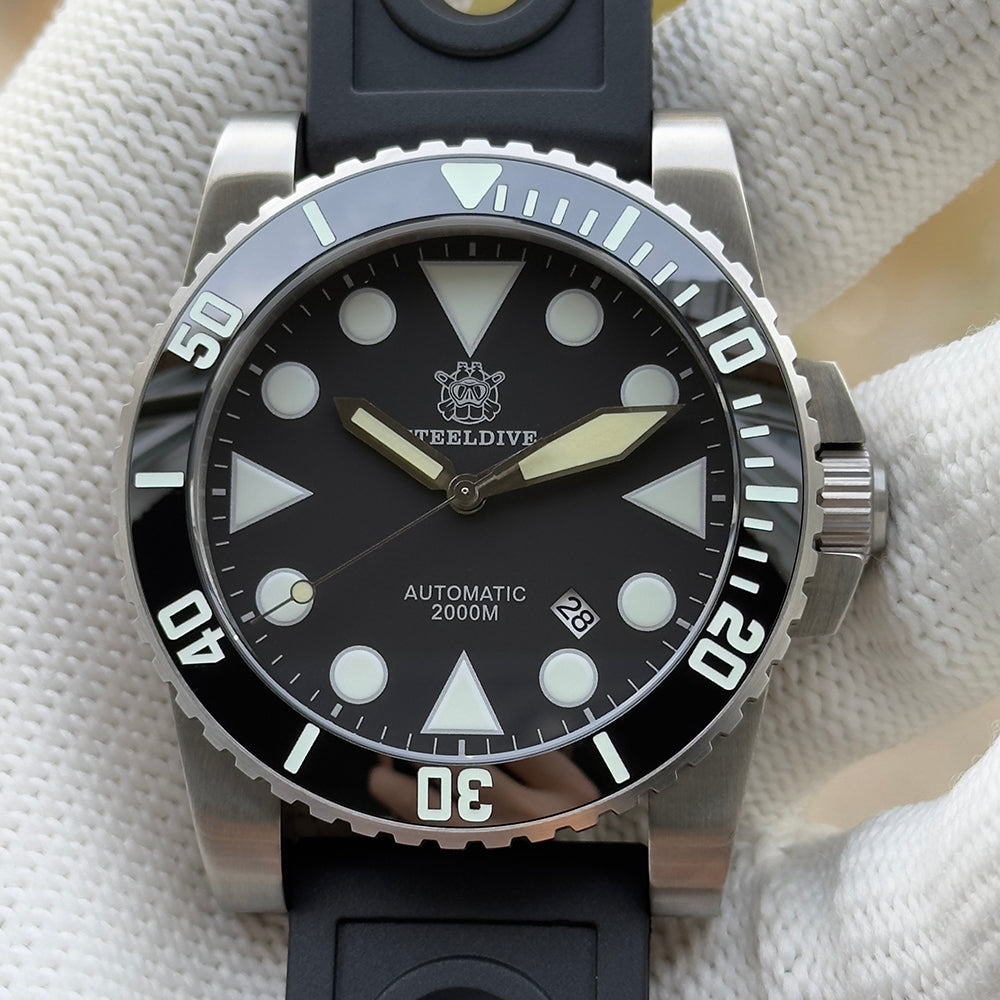 Steeldive SD1987 black dial macro on black rubber strap with ceramic bezel detail