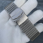 Steeldive SD1987 stainless shark-mesh bracelet signed deployant clasp close-up