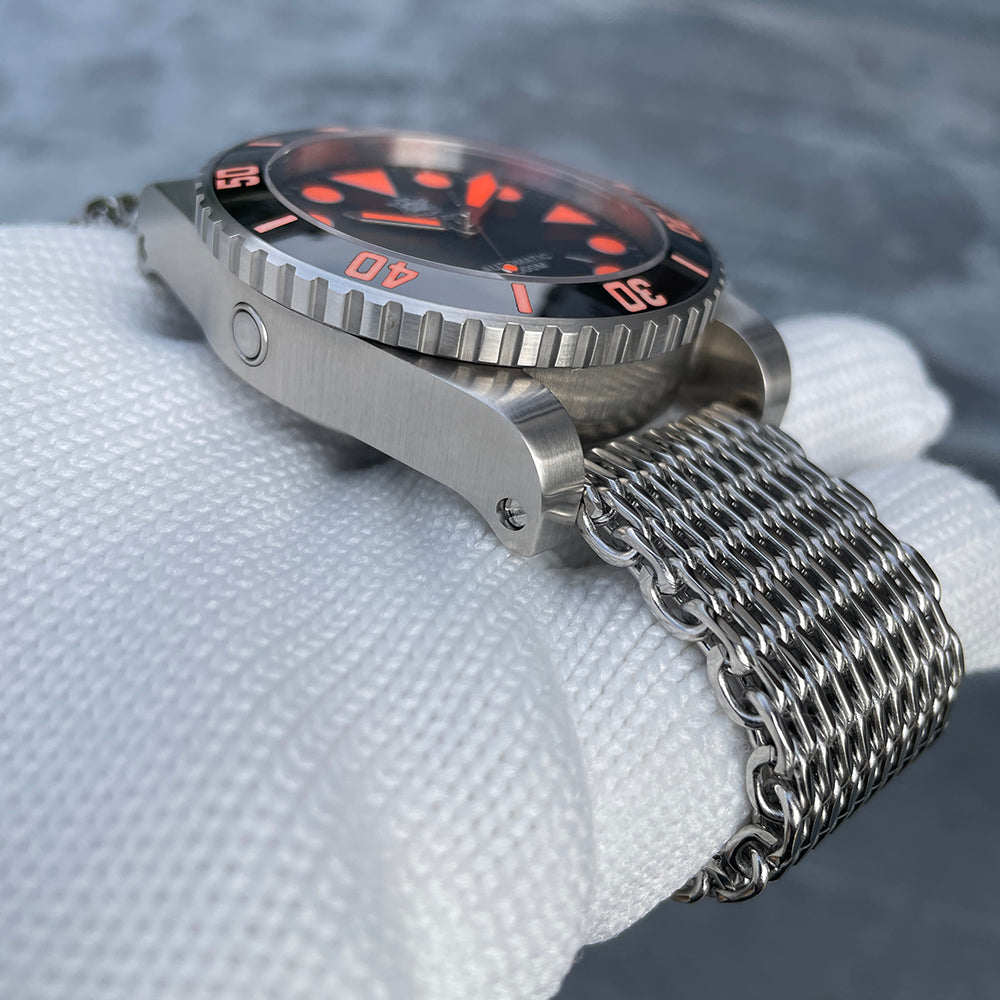 Steeldive SD1987 case side and shark-mesh bracelet showing helium valve and coin-edge bezel
