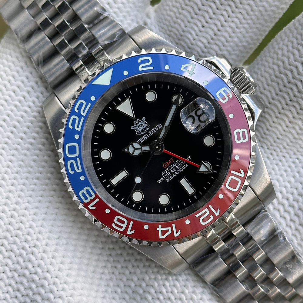STEELDIVE SD1993 dive watch — variant 93LR-JBL stock photo