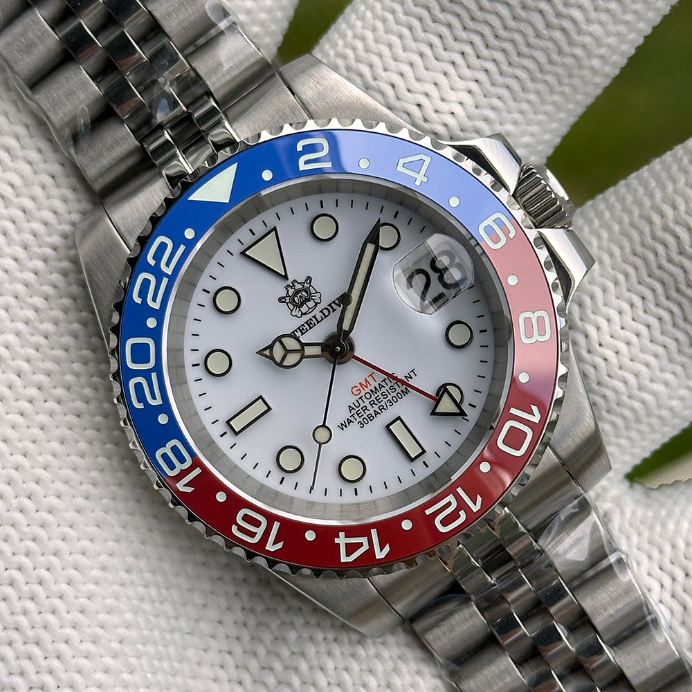 STEELDIVE SD1993 dive watch — variant 93WT-LR-JBL stock photo