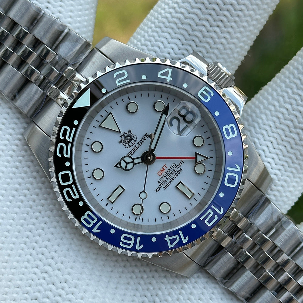 Steeldive SD1993 GMT dial macro with white face and black-blue Batman ceramic bezel, top view