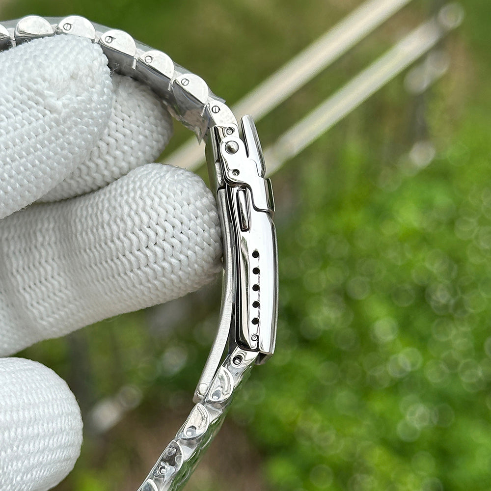Steeldive SD1993 GMT jubilee bracelet clasp detail with micro-adjust holes, side profile