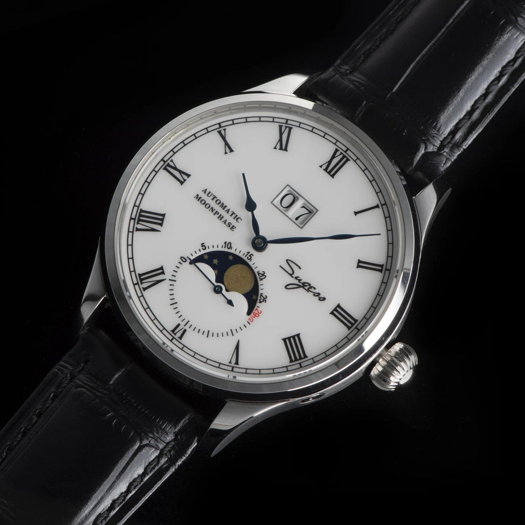 Sugess 2528M-1 moonphase watch dial detail with white dial, big date and moonphase sub-dial