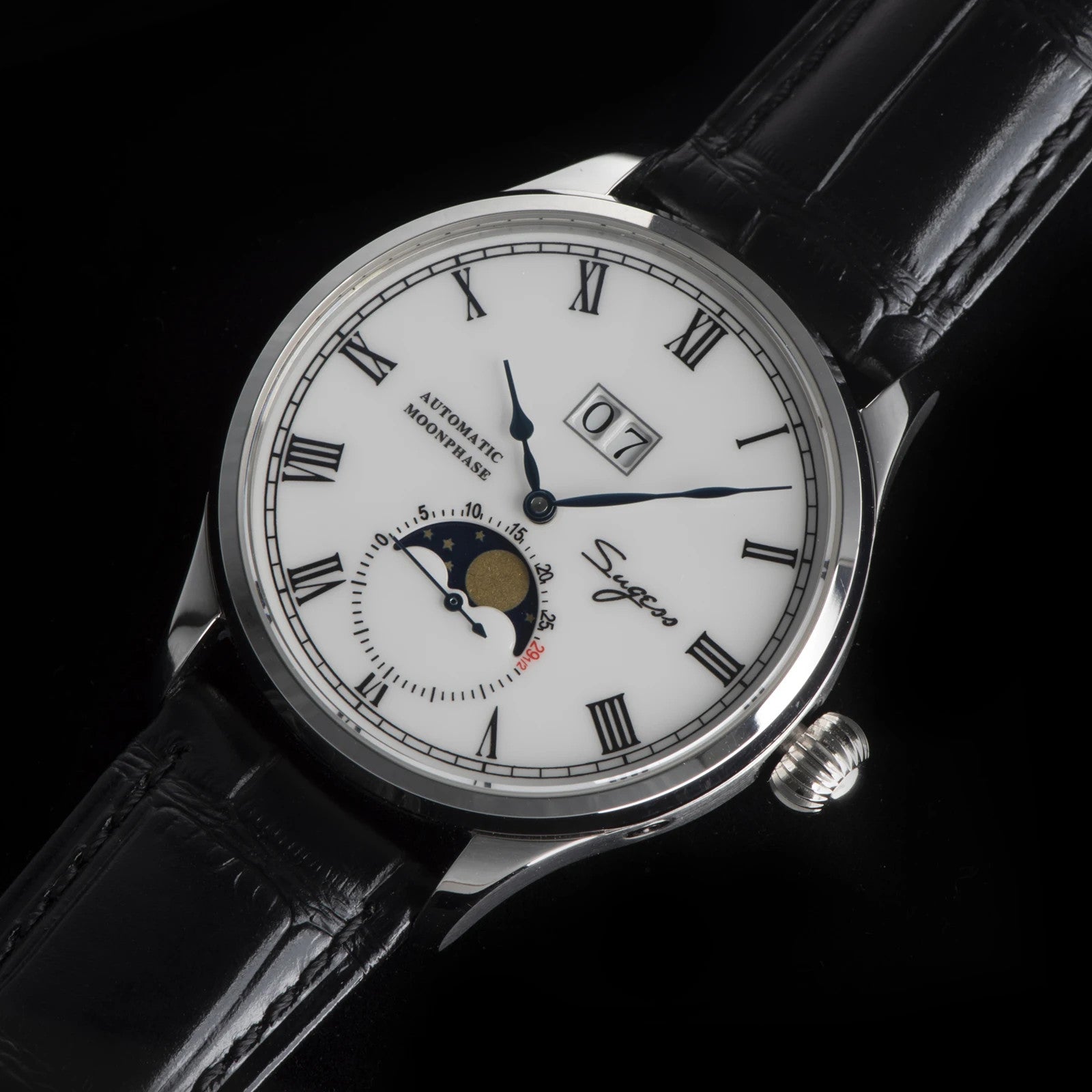 Sugess 2528M-1 moonphase watch dial detail with white dial, big date and moonphase sub-dial