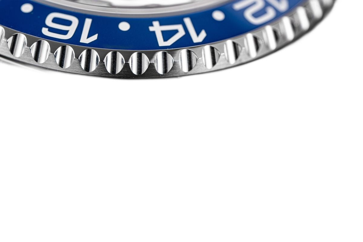 Sugess S420-2 Batman GMT diver macro, blue coin-edge bezel and jubilee bracelet links, close-up
