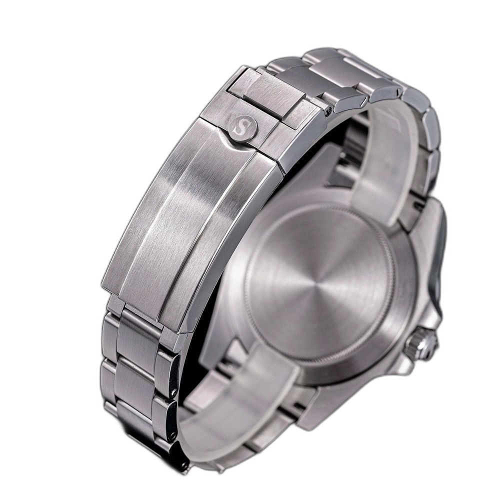 Sugess S463 GMT steel bracelet folding clasp engraved with the S logo, close-up on black