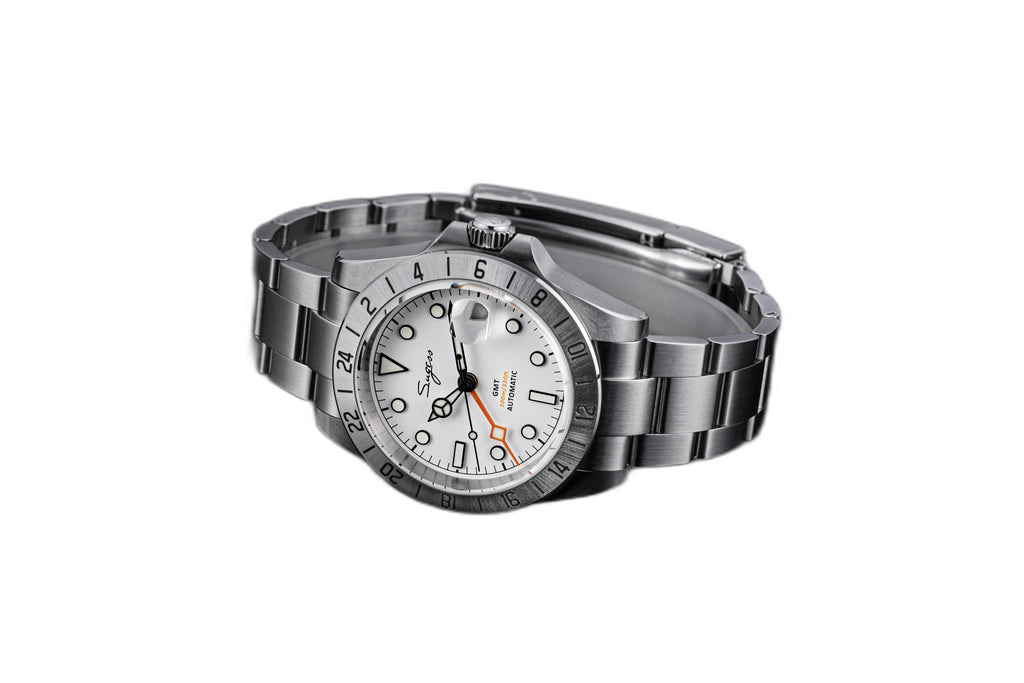 Sugess S463 white-dial GMT automatic watch, steel oyster bracelet, sweeping three-quarter angle on white