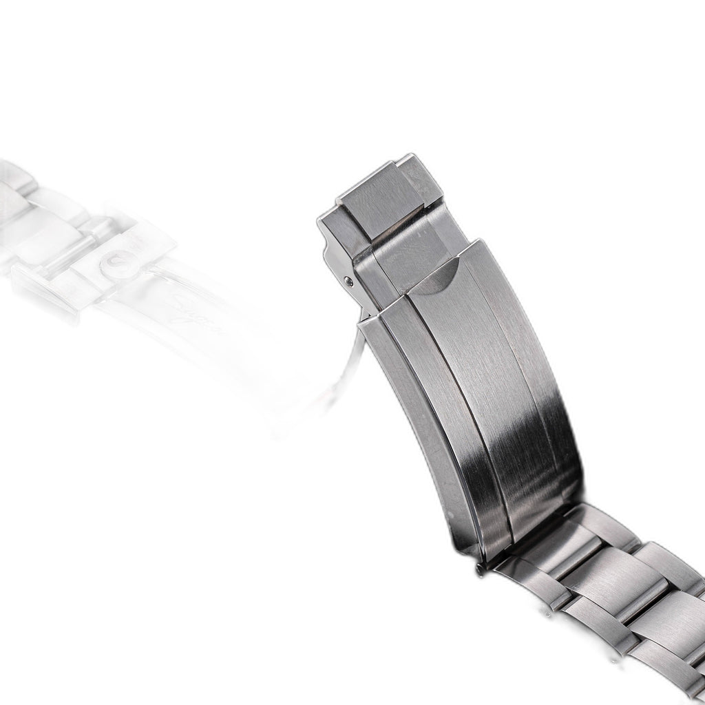 Sugess S463 steel oyster bracelet folding clasp with engraved S logo, close-up on white